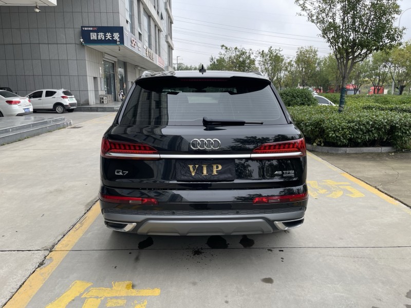 济宁24年奥迪Q77