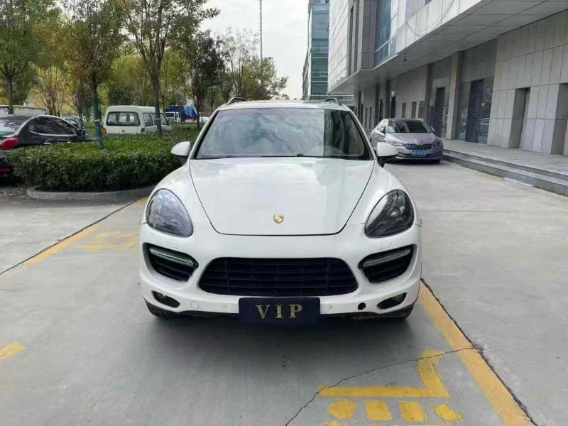 济宁11年保时捷卡宴1