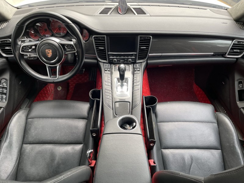 济宁14年保时捷卡宴8