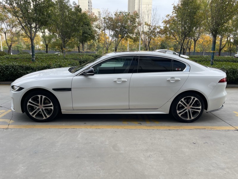 济宁22年捷豹XEL7