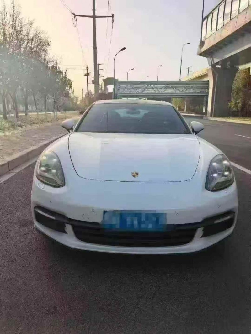 通辽18年保时捷帕拉梅拉1