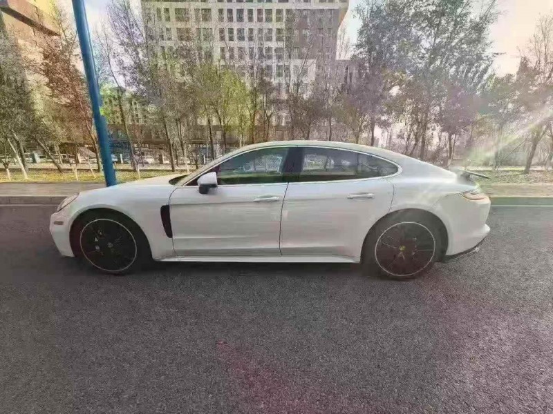 通辽18年保时捷帕拉梅拉2