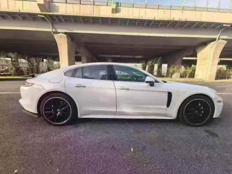 通辽18年保时捷帕拉梅拉3