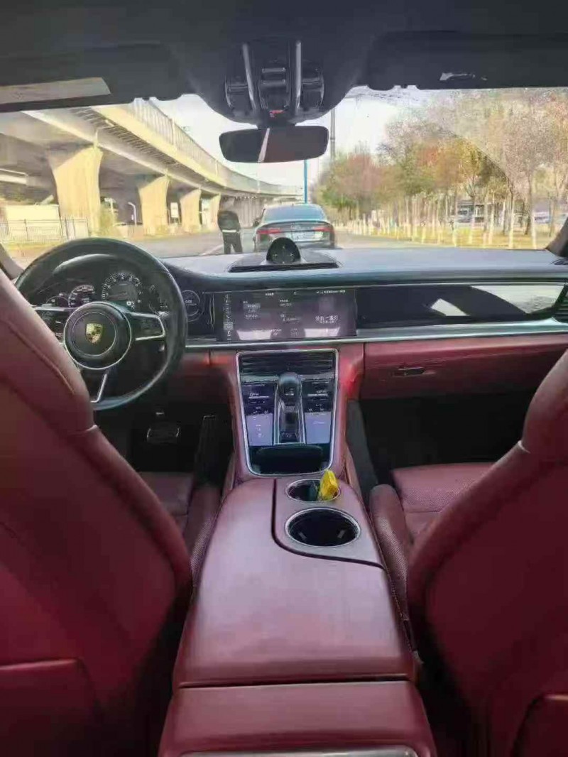 通辽18年保时捷帕拉梅拉8