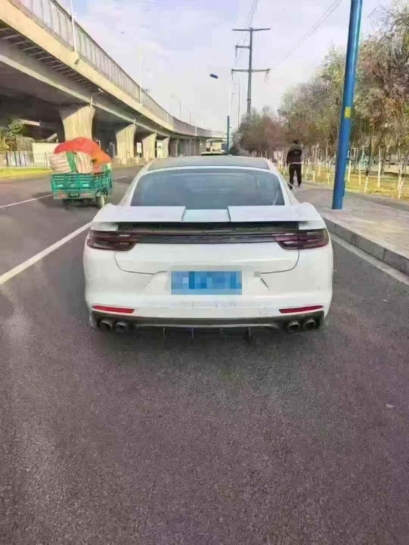 通辽18年保时捷帕拉梅拉9