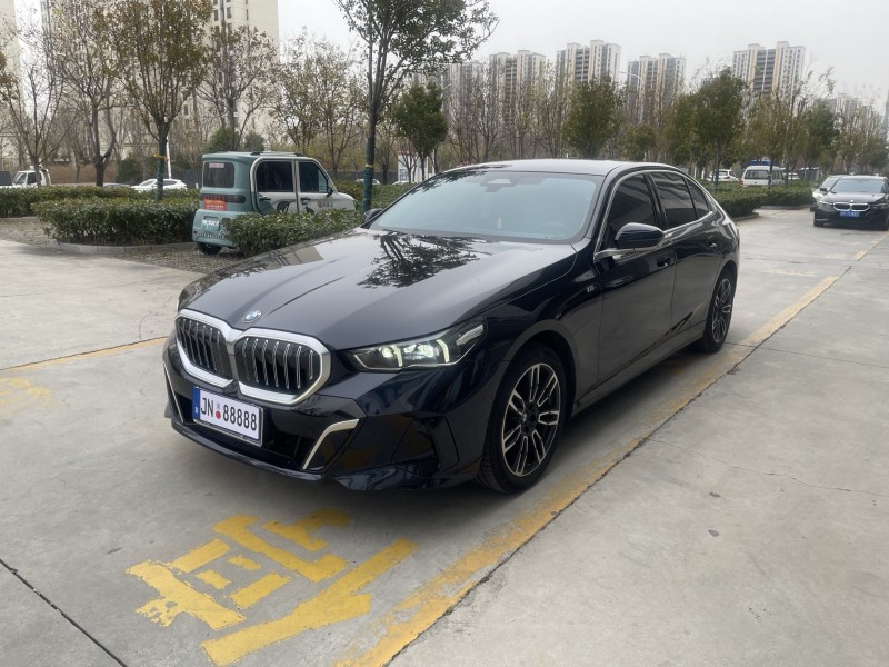 济宁24年宝马5系3