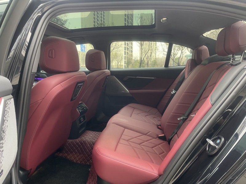 济宁24年宝马5系5