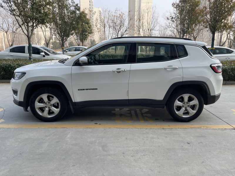 济宁17年Jeep指南者7