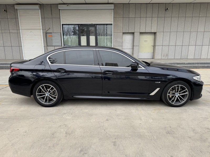 济宁22年宝马3系8