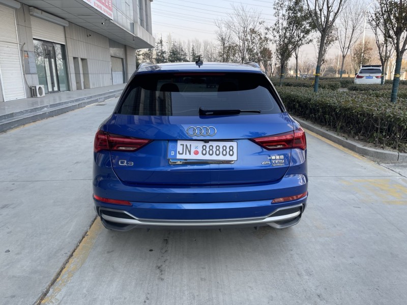 济宁21年奥迪Q58