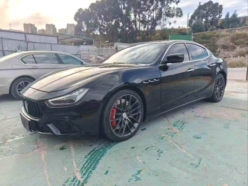 玉溪14年玛莎拉蒂Ghibli2