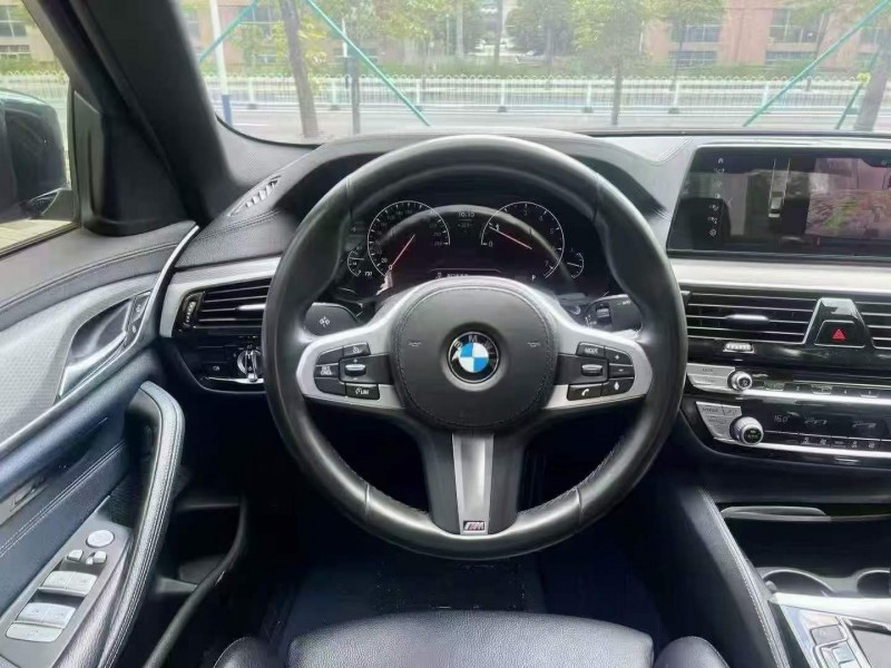 广州19年宝马5系8