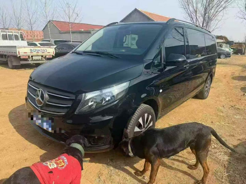 济宁23年奔驰威霆4