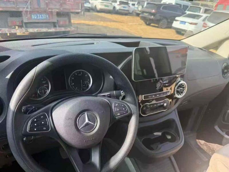 济宁23年奔驰威霆5