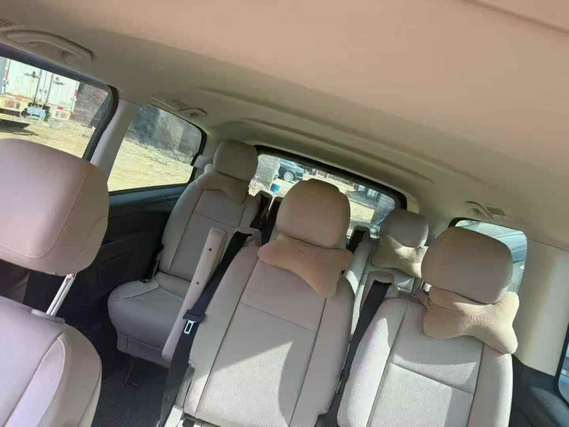 济宁23年奔驰威霆7