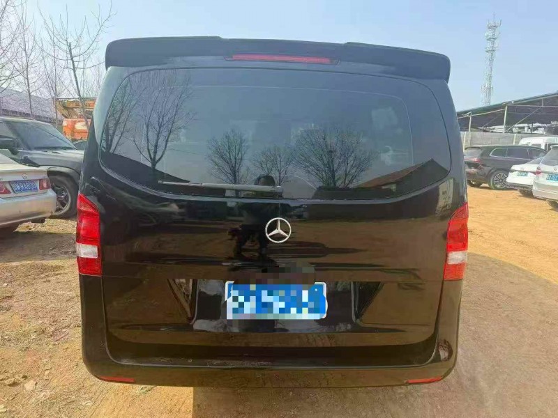 济宁23年奔驰威霆9