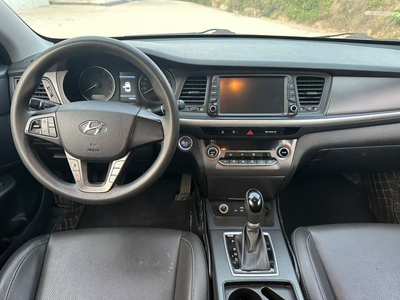 湛江20年现代名图5