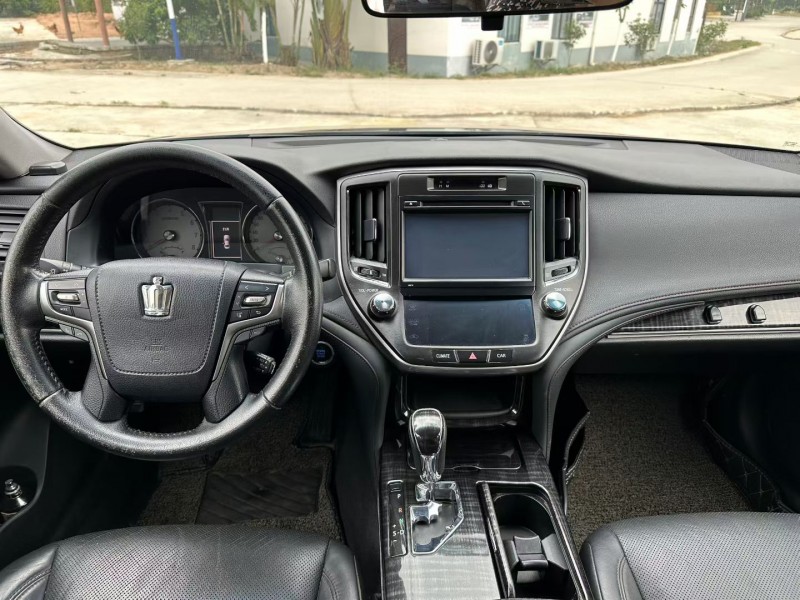 湛江16年丰田皇冠5