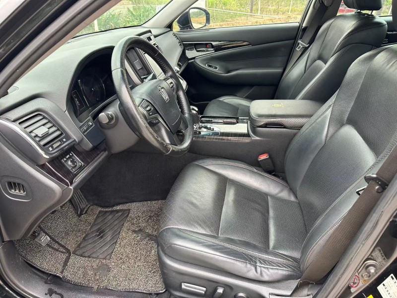 湛江16年丰田皇冠6