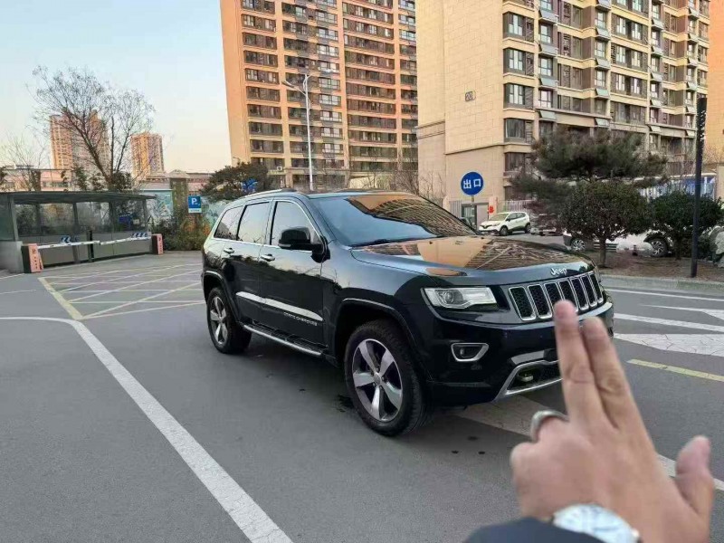 青岛16年Jeep大切诺基2