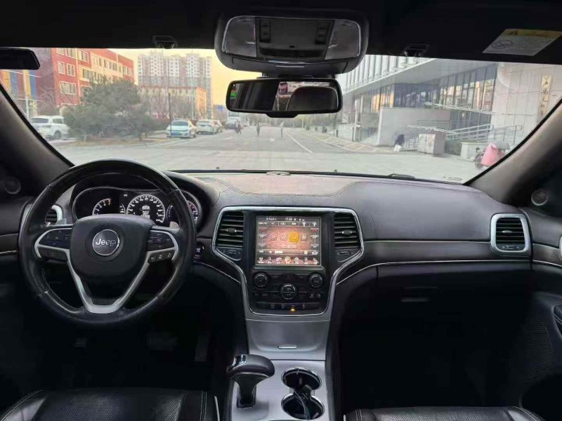 青岛16年Jeep大切诺基5