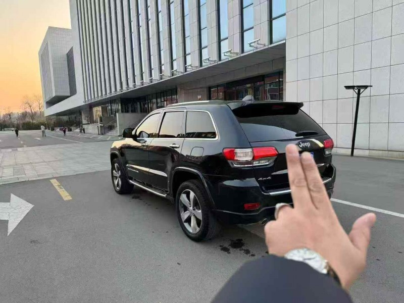青岛16年Jeep大切诺基7