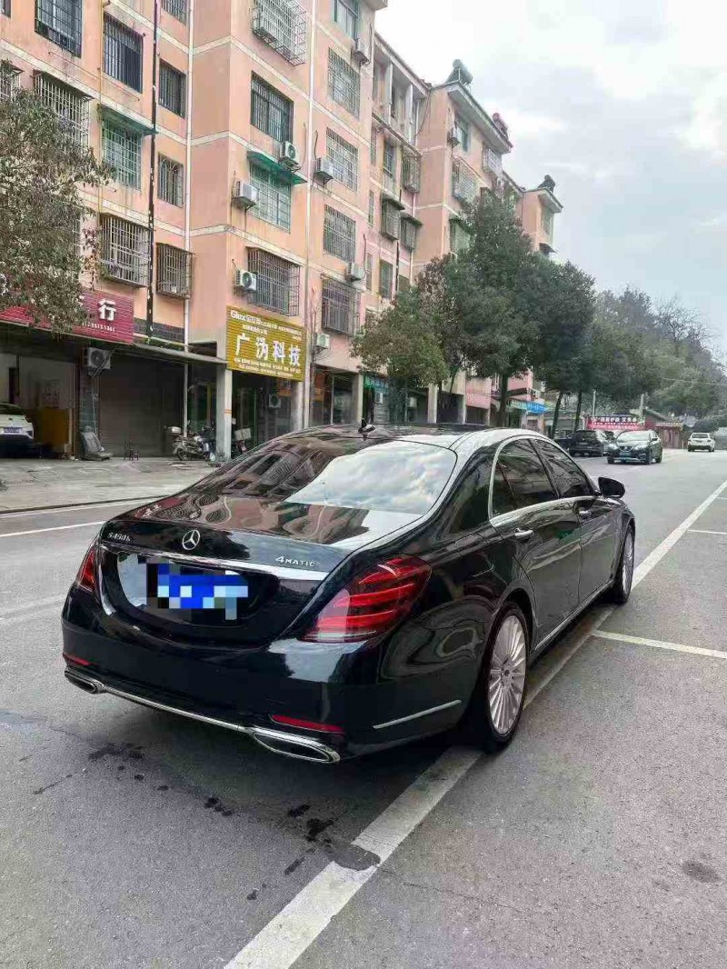 张家界20年奔驰S8