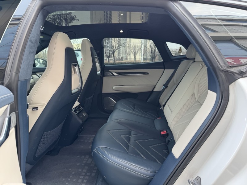 济宁23年极氪汽车0016