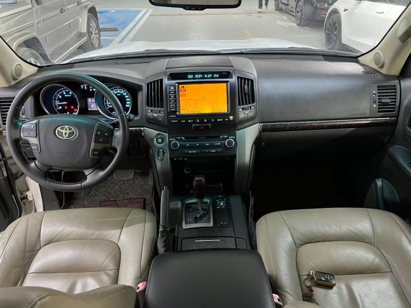 深圳10年丰田兰德酷路泽5