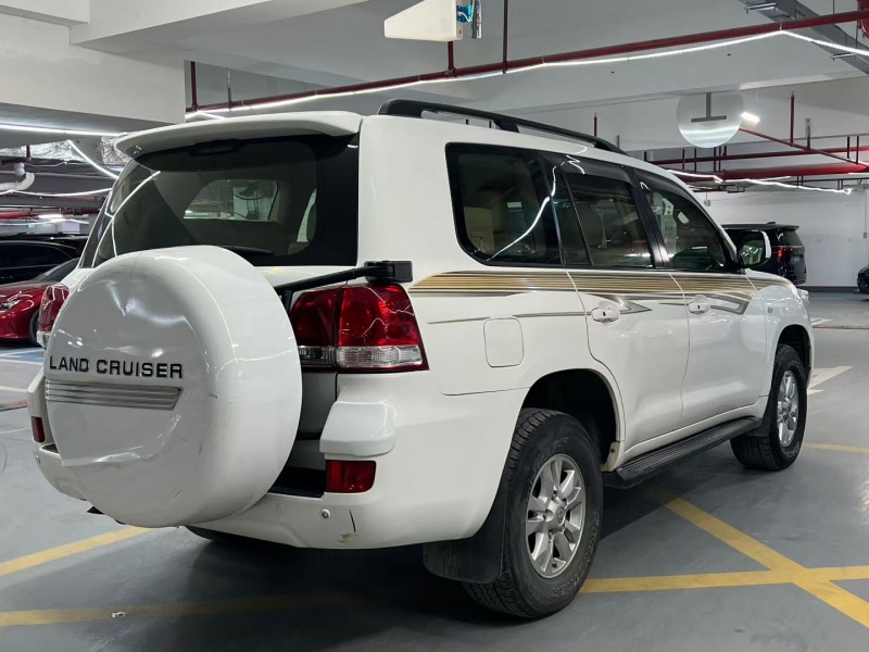 深圳10年丰田兰德酷路泽8