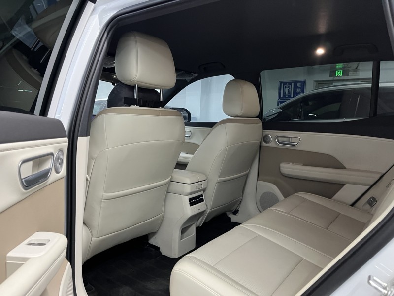 深圳25年丰田铂智6