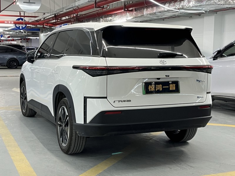 深圳25年丰田铂智8