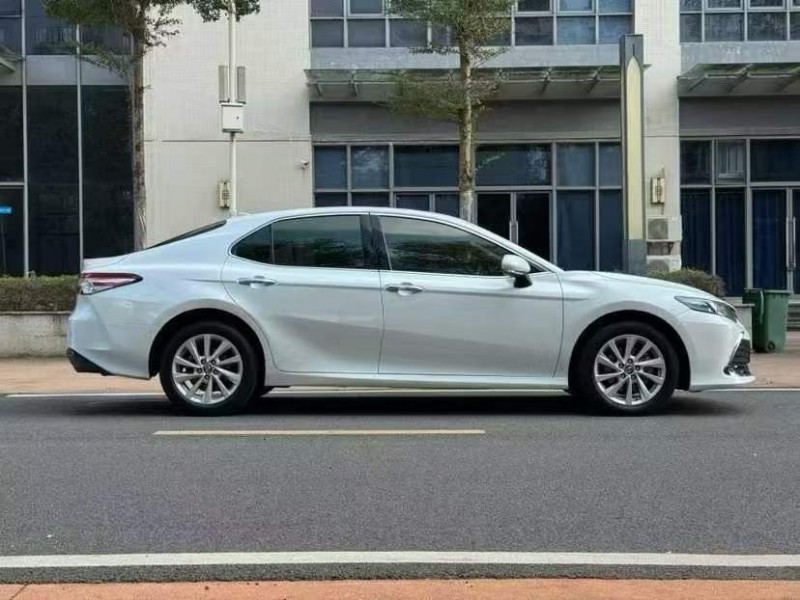 广州21年丰田凯美瑞7