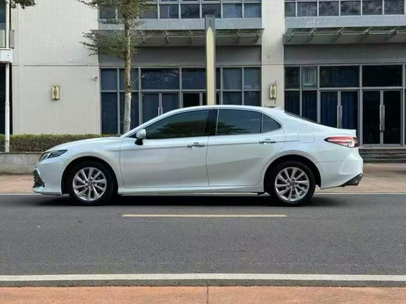 广州21年丰田凯美瑞8