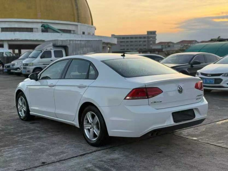 东莞16年大众凌渡7