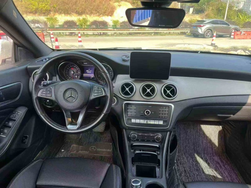 贵港19年奔驰CLA6