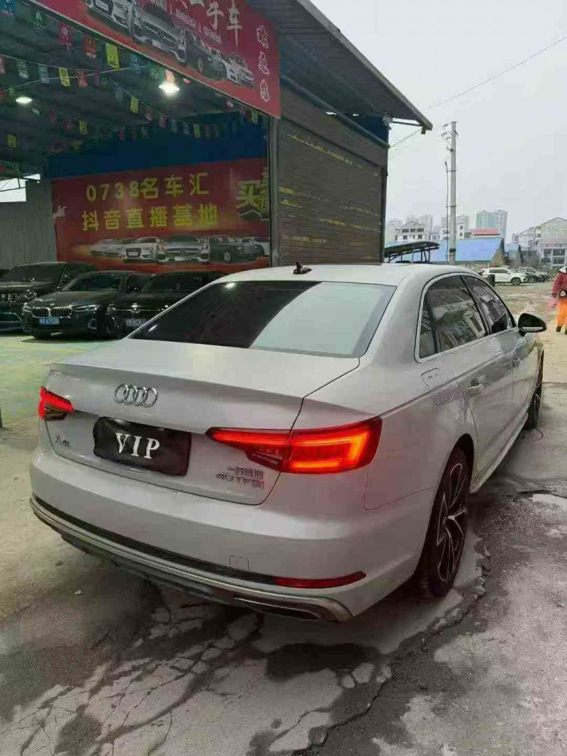 张家界19年奥迪A4L8