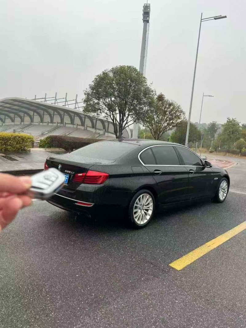 广州16年宝马5系8