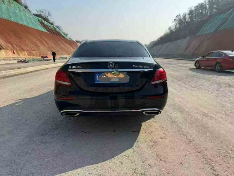 张家界17年奔驰E7