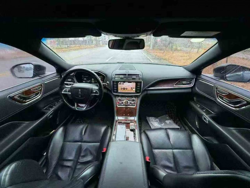 张家界18年林肯大陆4