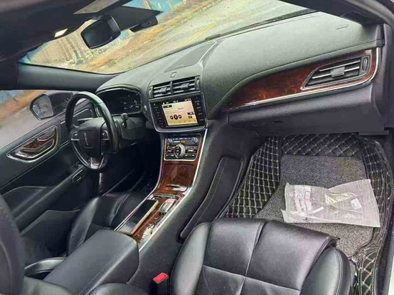 张家界18年林肯大陆5