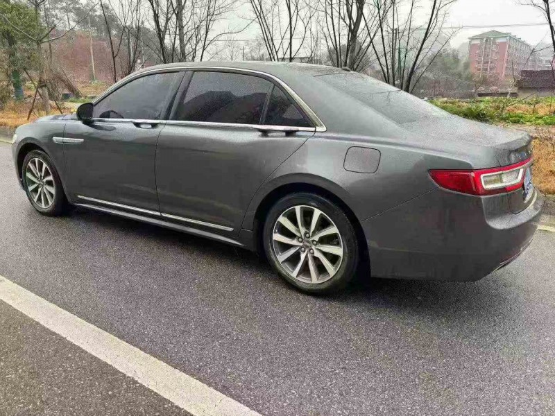 张家界18年林肯大陆8