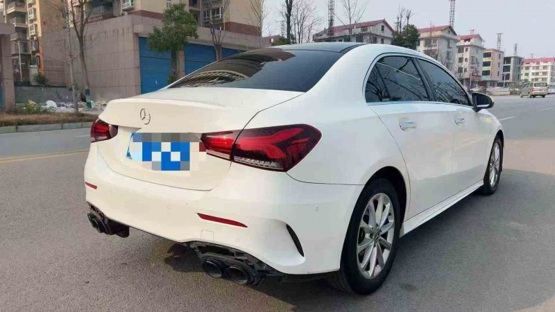 张家界21年奔驰A9