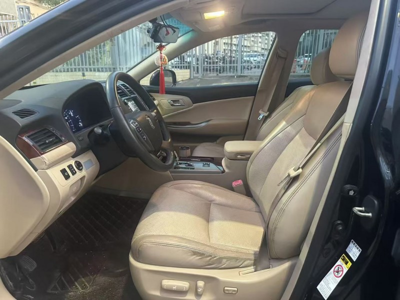 河源13年丰田皇冠2