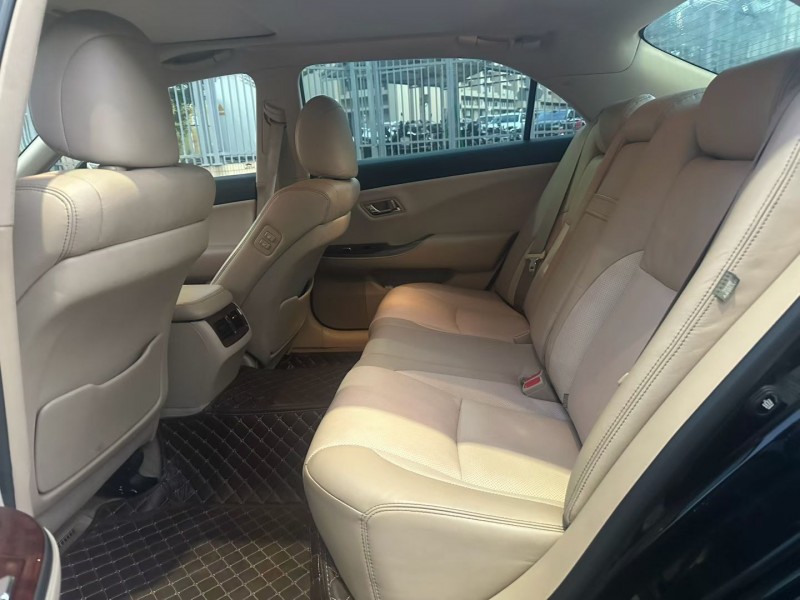 河源13年丰田皇冠5