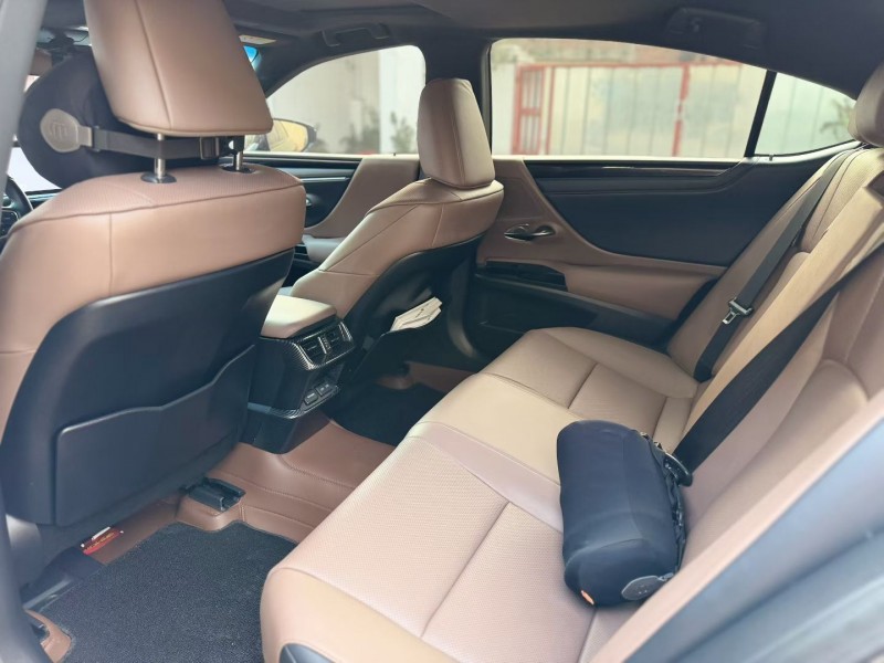 广州24年雷克萨斯ES8