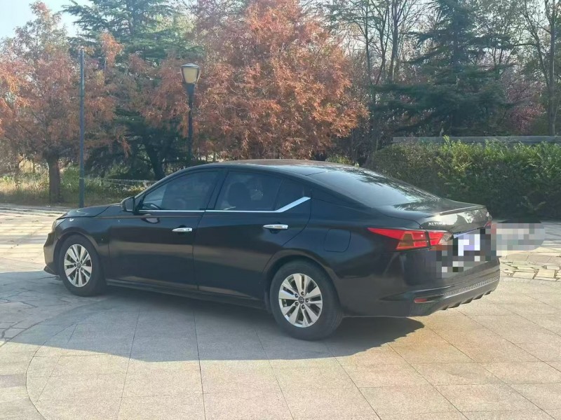 青岛22年日产天籁8