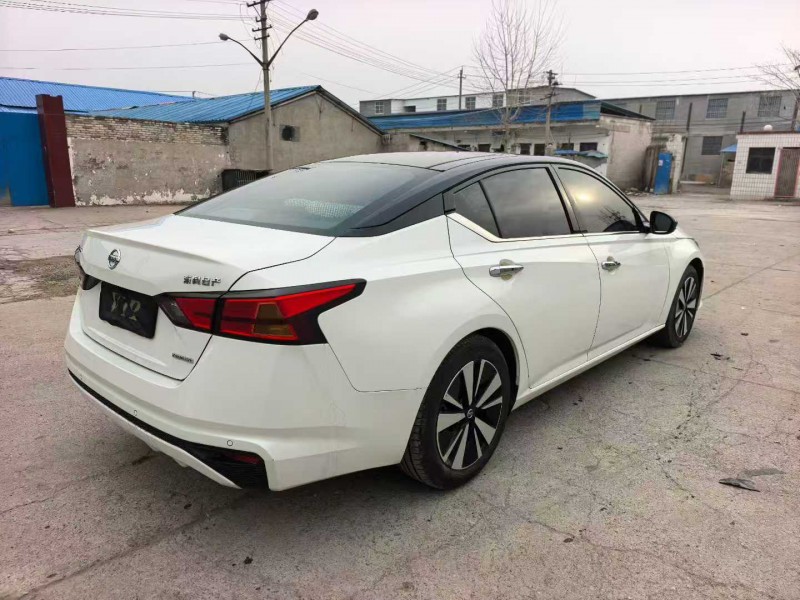 郑州22年日产天籁6