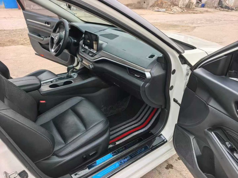 郑州22年日产天籁7