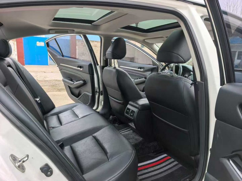 郑州22年日产天籁8